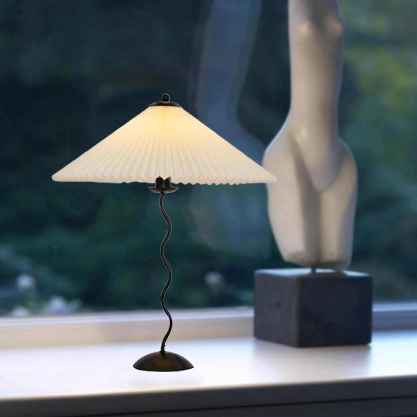 Squiggle Pleated Table Lamp
