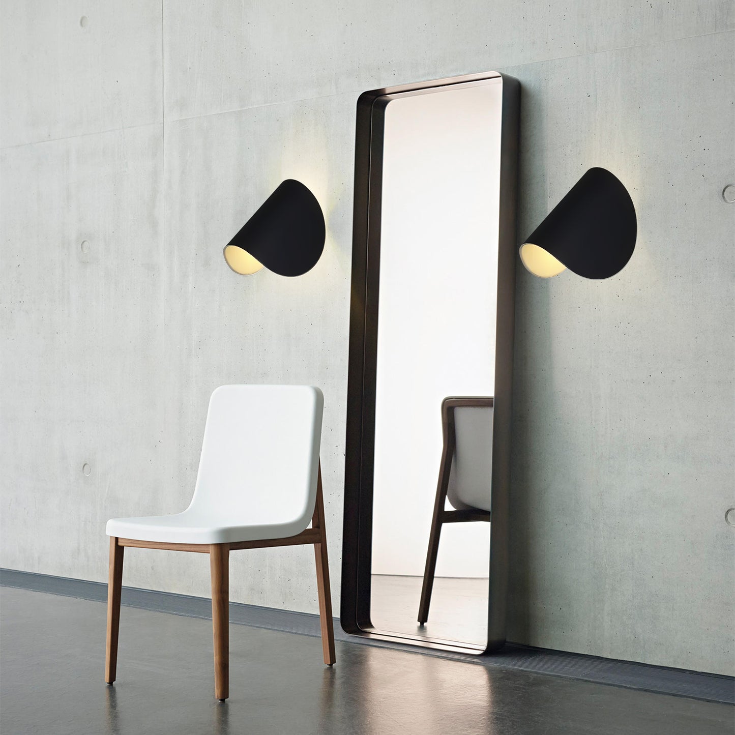 IO Metal Wall Lamp