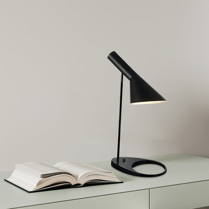Pointing Table Lamp