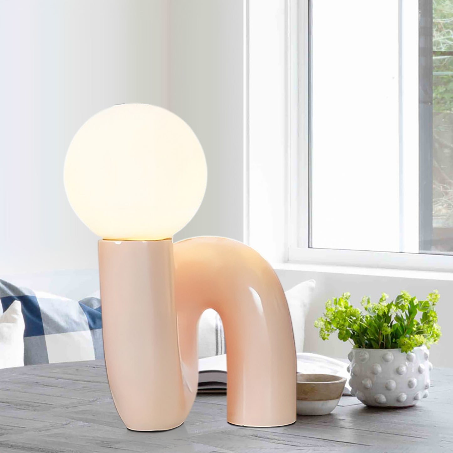 S-Shaped Resin Table Lamp