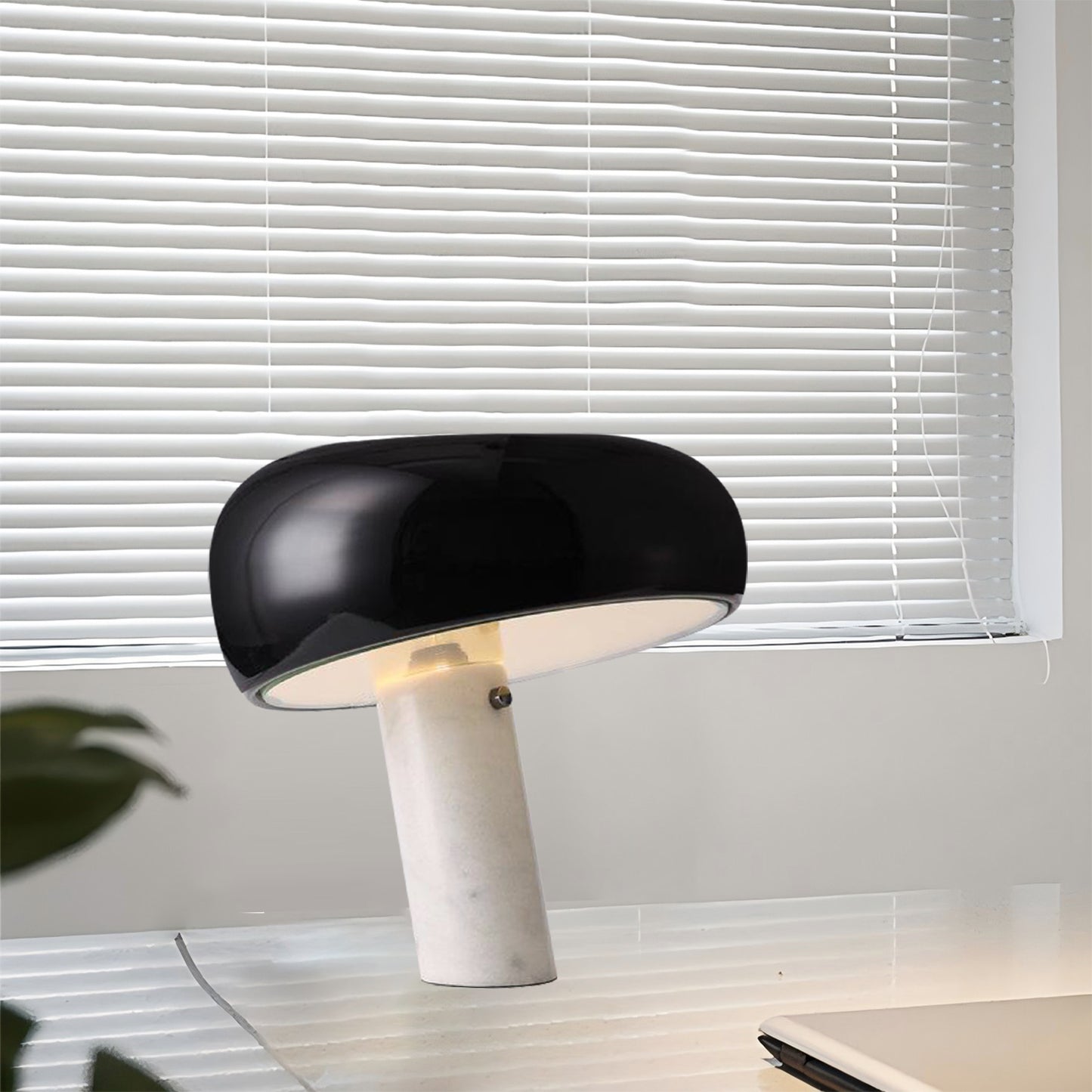 Snoopy Glass Table Lamp